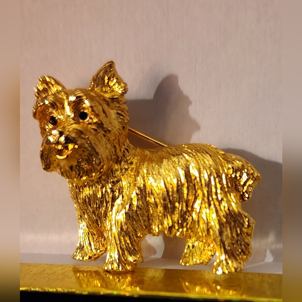 Vintage Joan Rivers Yorkshire Terrier Dog Brooch – Textured Gold-Tone Pin NWOT